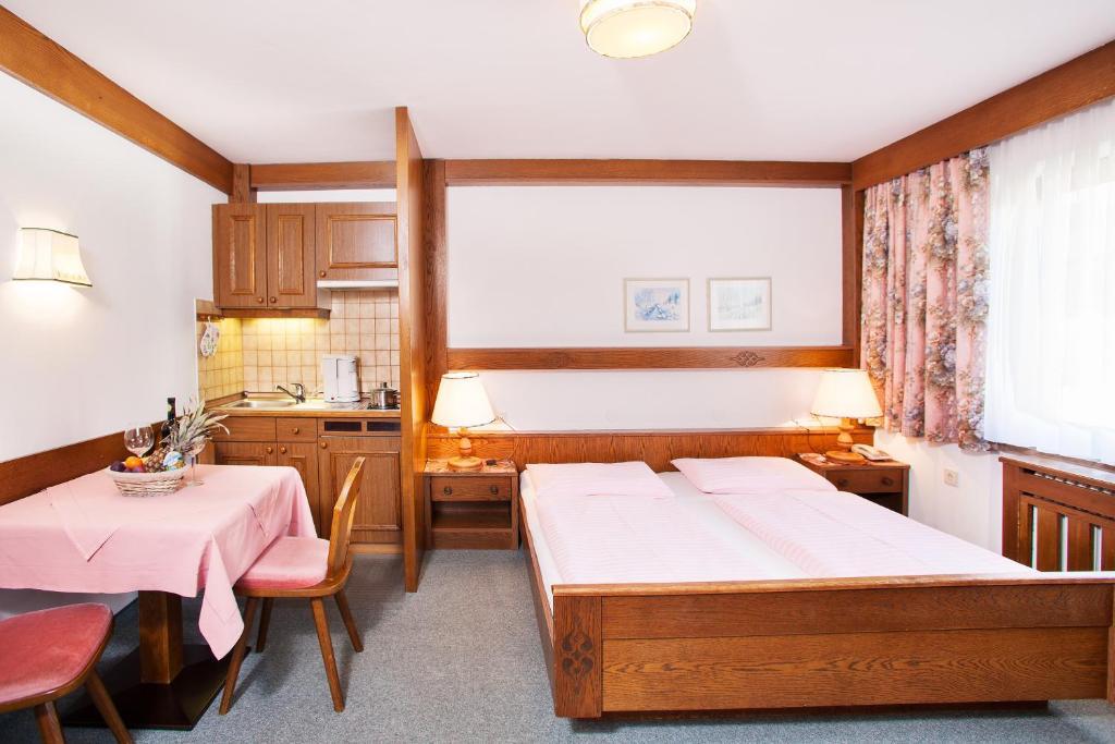 Johannahof Appartements Kaprun Room photo