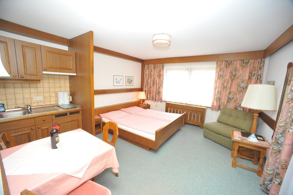 Johannahof Appartements Kaprun Room photo